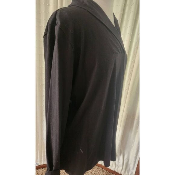 T2 D & Co Essentials black top - Picture 2 of 10